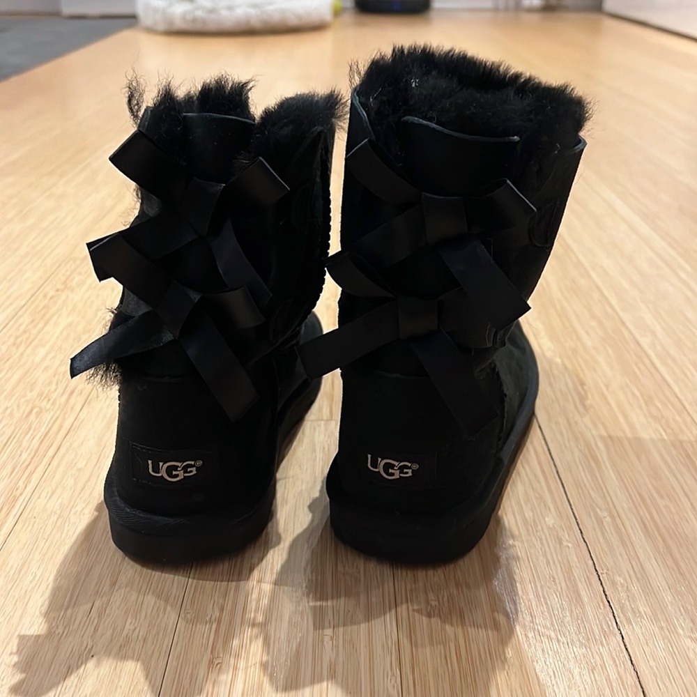 New/Never been worn Black size 5, 2 Bow Shearling UGG’s